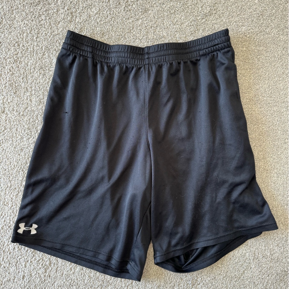 UA size L men’s black athletic shorts